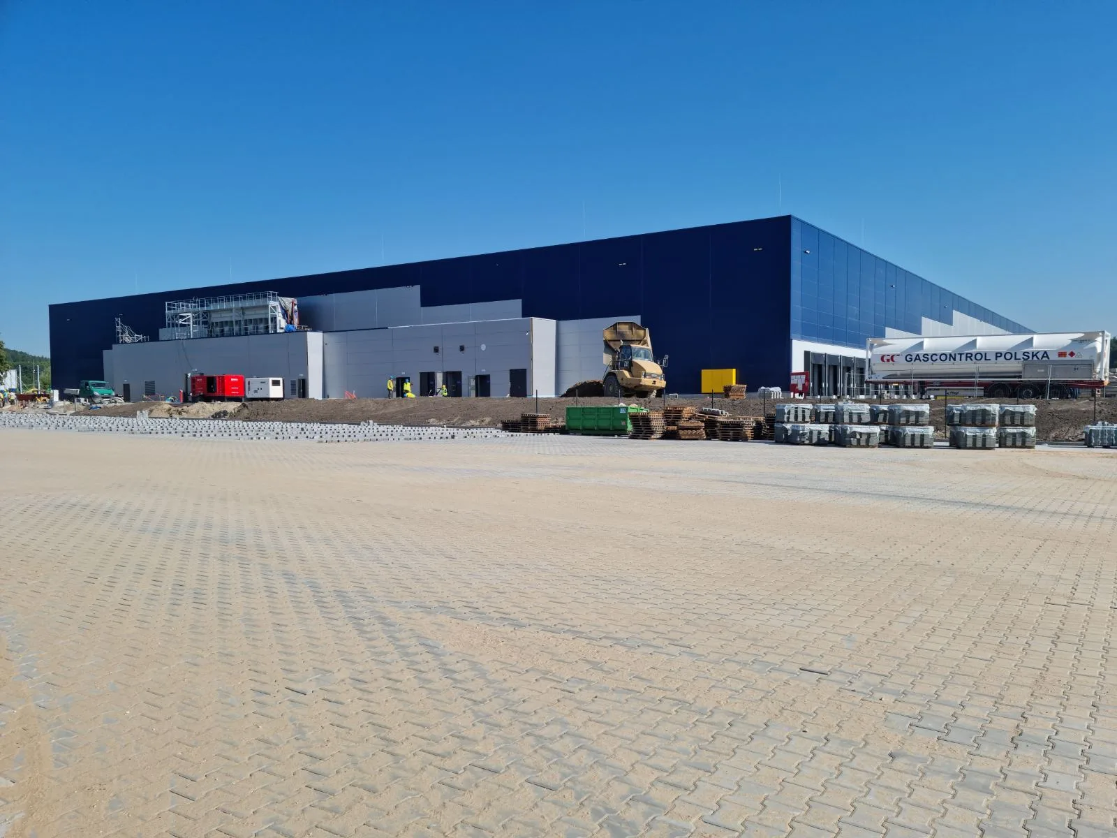 Bramy przemysłowe w Centrum Logistycznym