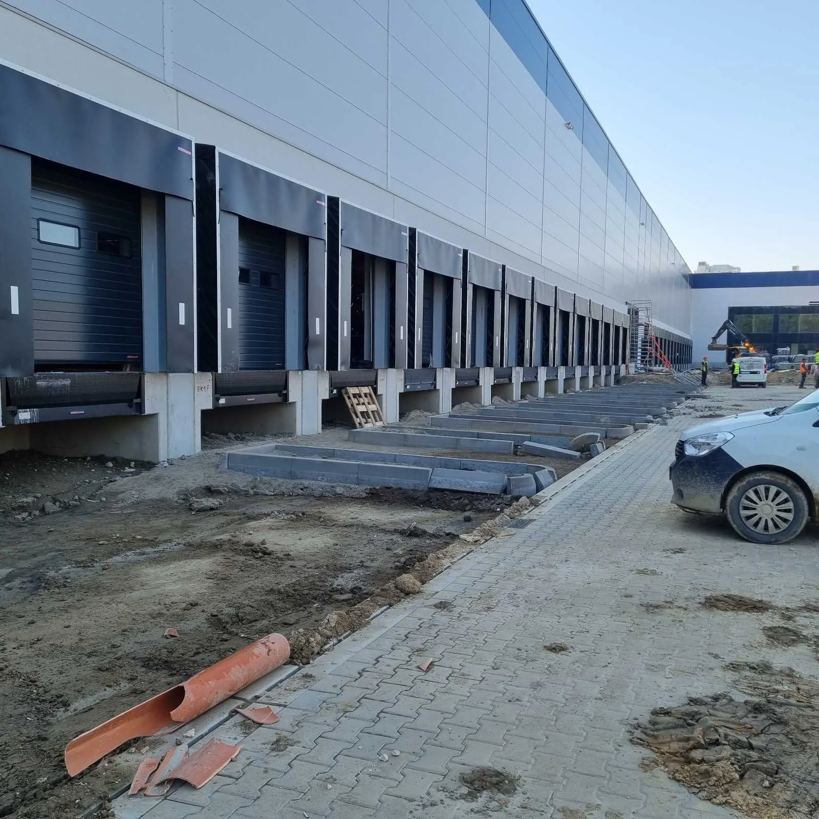 Bramy przemysłowe w Centrum Logistycznym