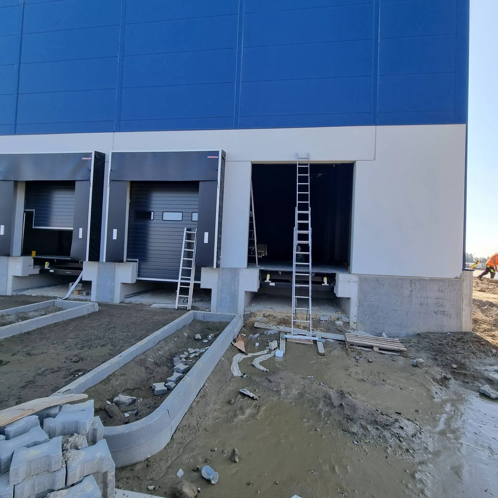 Bramy przemysłowe w Centrum Logistycznym