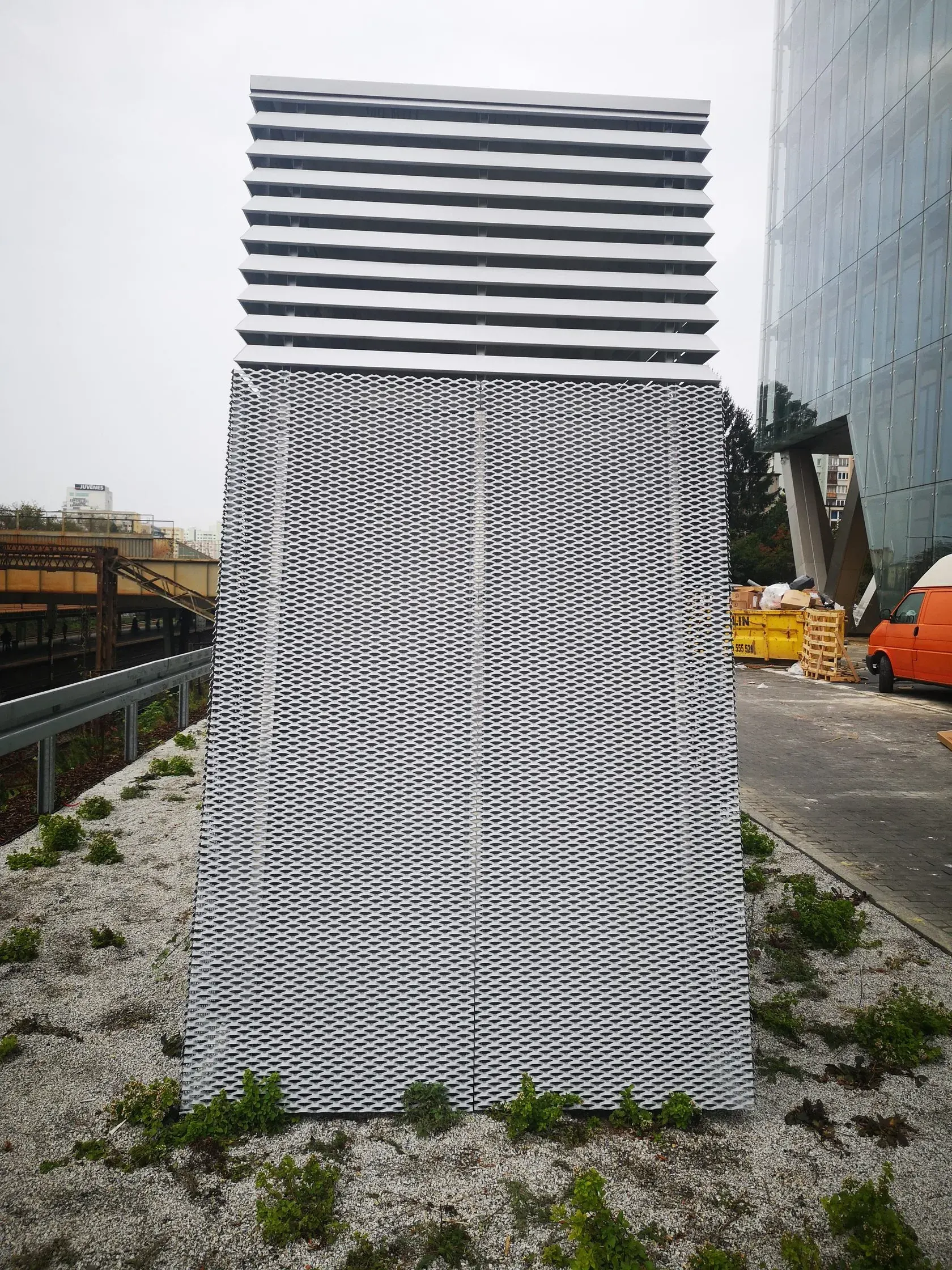 Czerpnia powietrza w centrali PKO BP