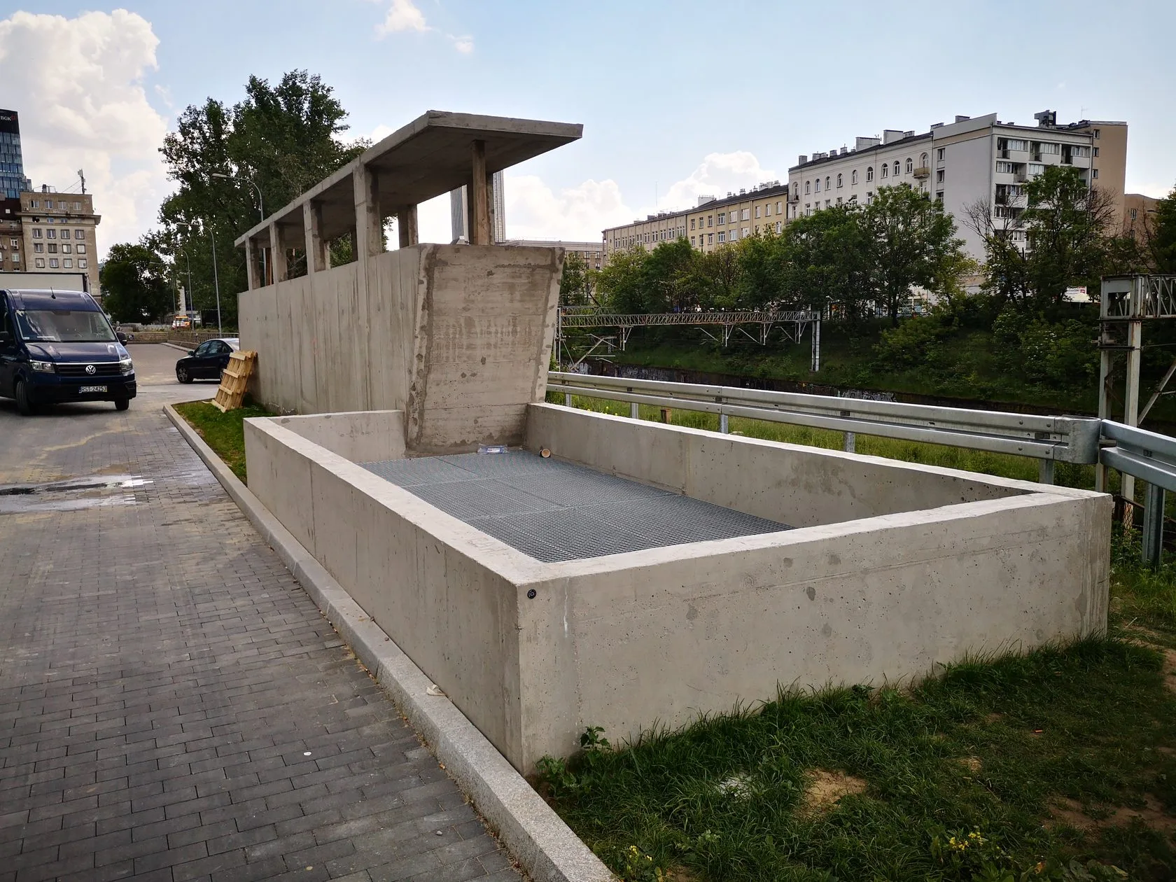 Czerpnia powietrza w centrali PKO BP