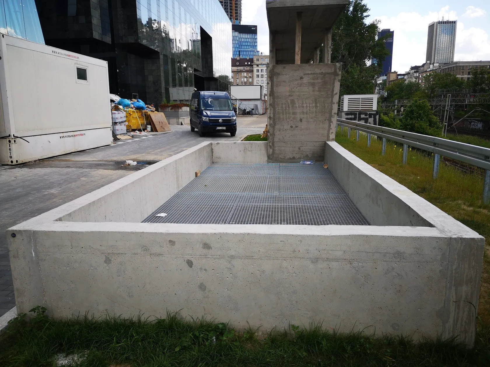 Czerpnia powietrza w centrali PKO BP